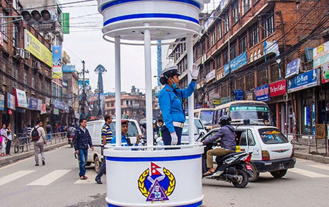 ट्राफिक आइल्यान्ड आकर्षक बनाइँदै