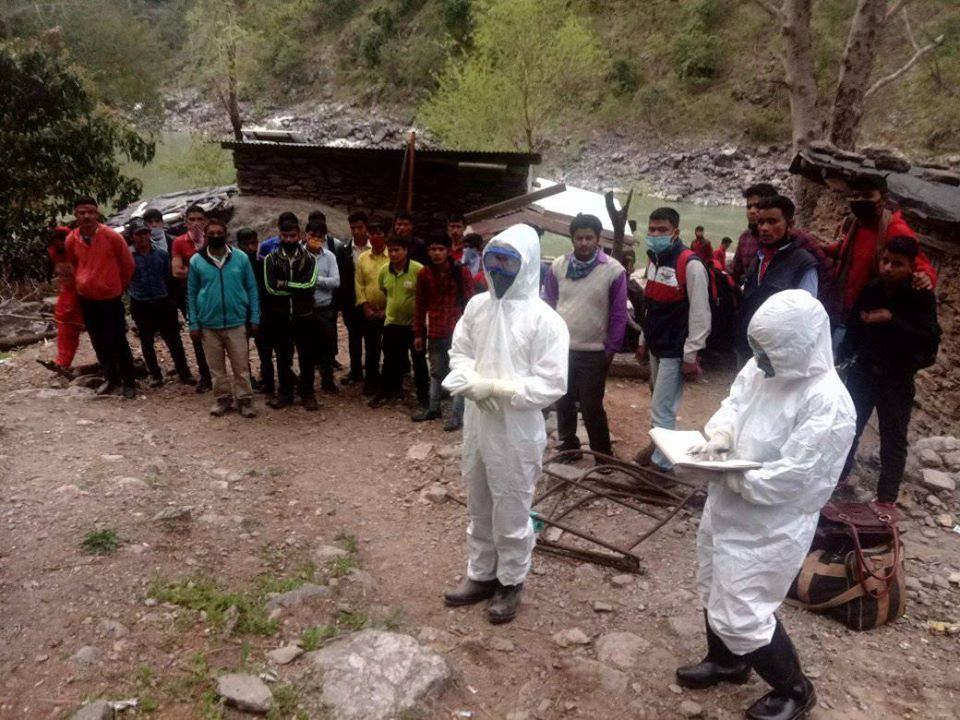 भारतबाट फर्केका ३ जनामा उच्च ज्वरो, विद्यालयको कोठामा राखियो