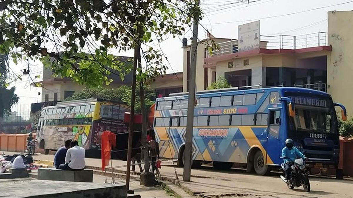 जनकपुरधाममा अझै भित्रिँदै छन् पर्यटक बसहरू, प्रशासन मौन