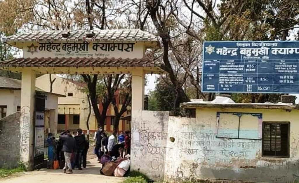 नेपालगञ्जको क्वारेन्टाइनमा राखिएका ३ सयभन्दा बढी यात्रु पर्खाल नाघेर भागे
