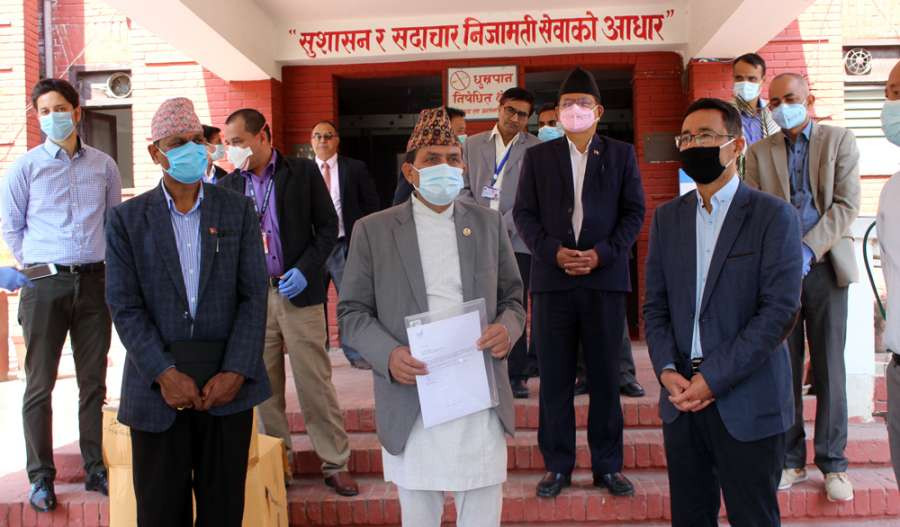 निक साइमन इन्स्टिच्युटद्वारा पीपीई र पोर्टेबल भेन्टिलेटर सहयाेग