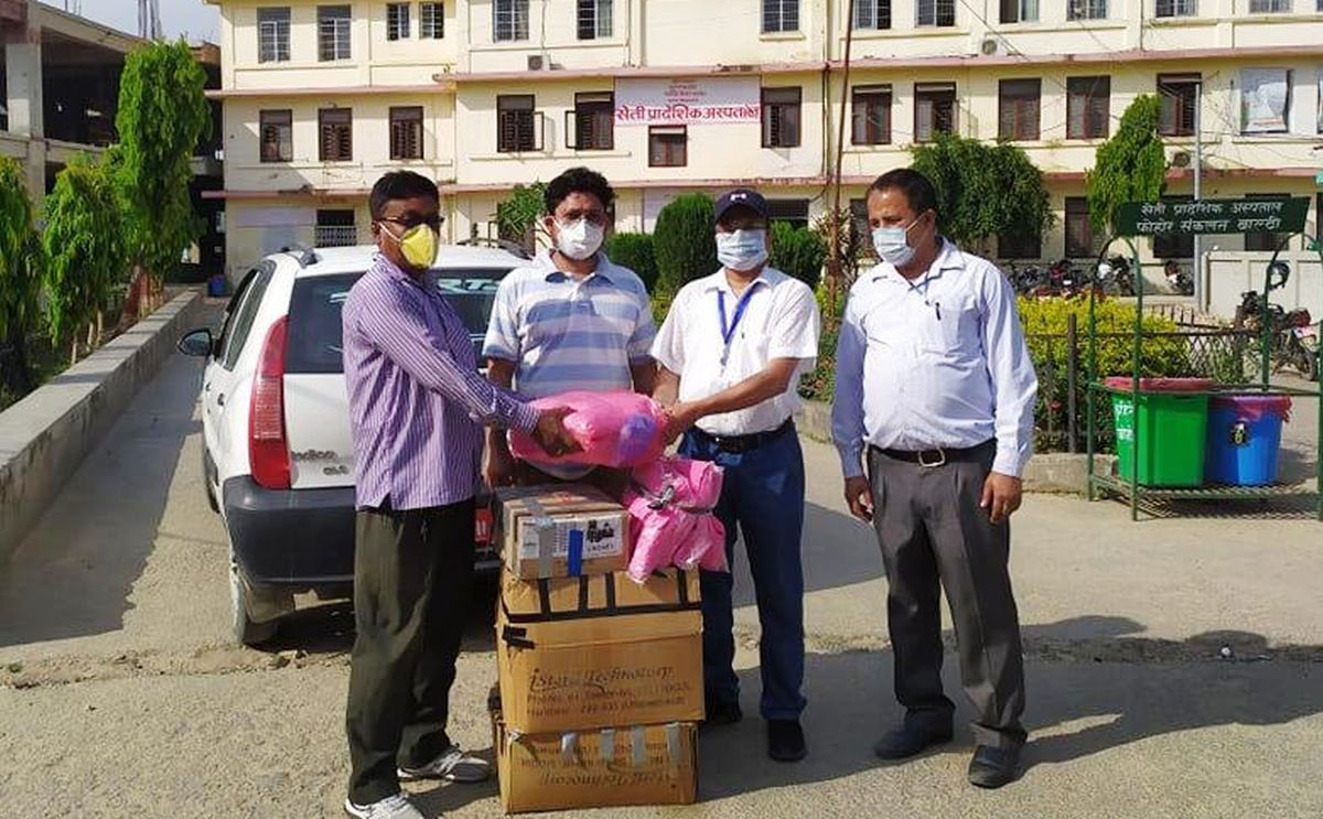 सांसद रानाद्वारा सेती प्रादेशिक अस्पताललाई स्वास्थ्य उपकरण प्रदान