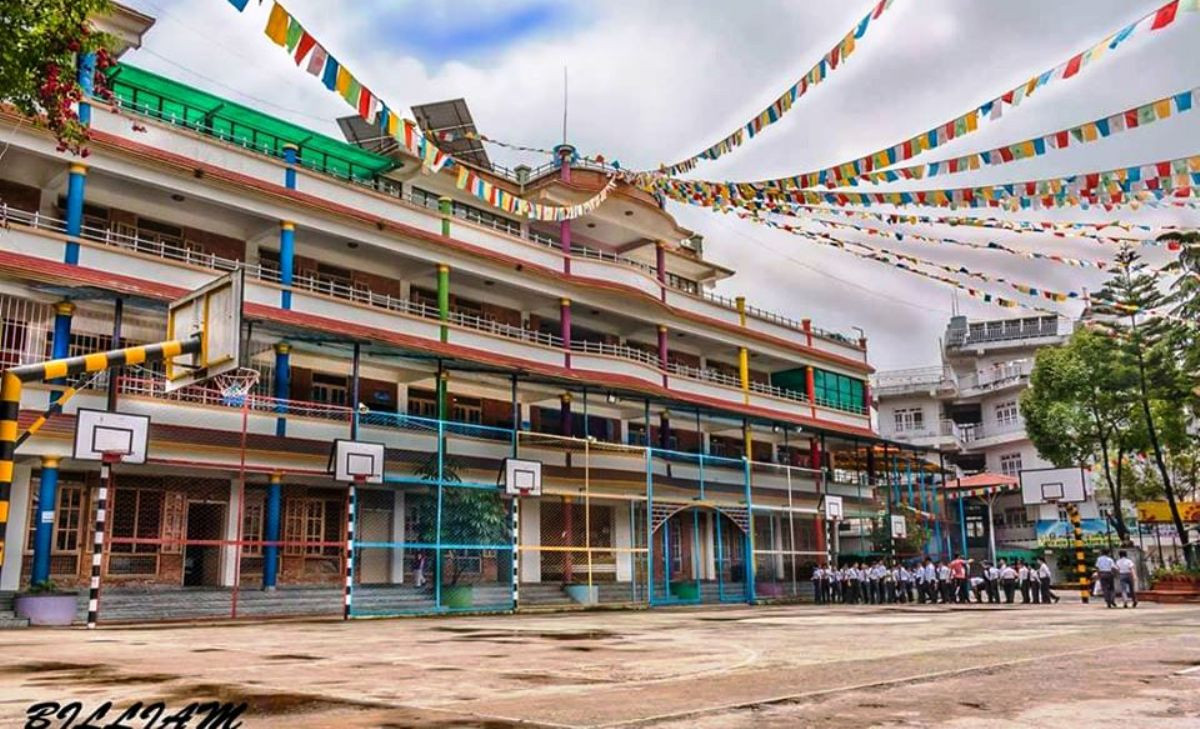 एलआरआई स्कुलद्वारा कामपाका १० र १४ वडा तथा सुदूरपश्चिमलाई स्वास्थ्य सामग्री प्रदान