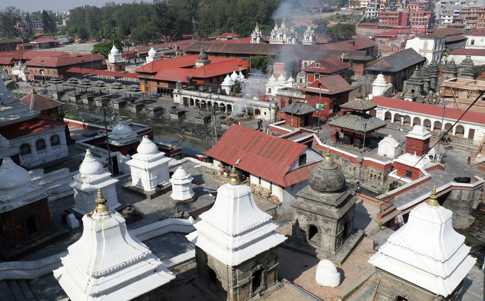 सुनसान पशुपति र बौद्ध स्तूपा