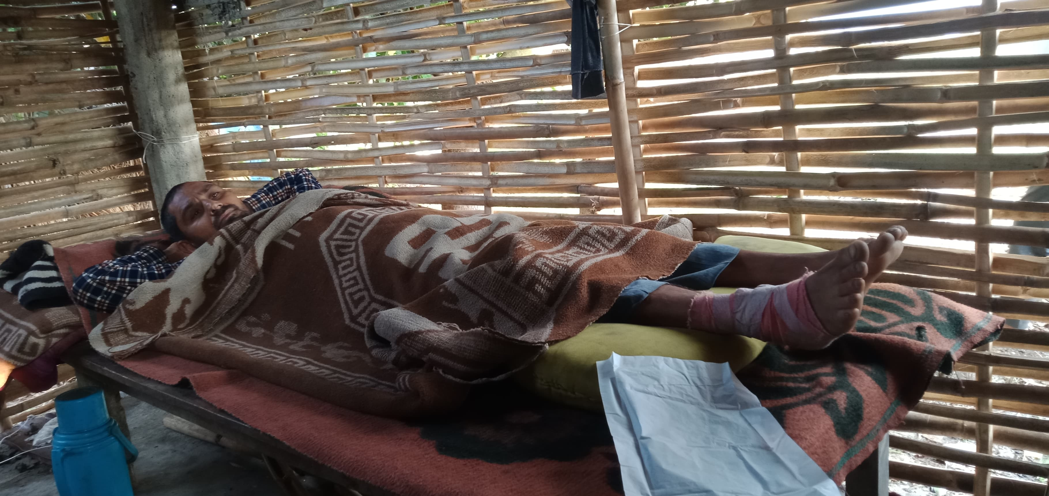 जनप्रतिनिधिकै अगाडि असईद्वारा निर्घात कुटिए चौलागाईँ