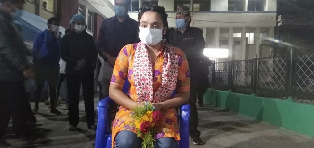 कोरोनाकी पाँचौं संक्रमित युवती निको भएर घर फर्किइन्