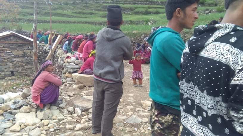 लकडाउन उल्लघंन गर्दै छबिसपाथिभेरामा सामुदायिक वनको बैठक