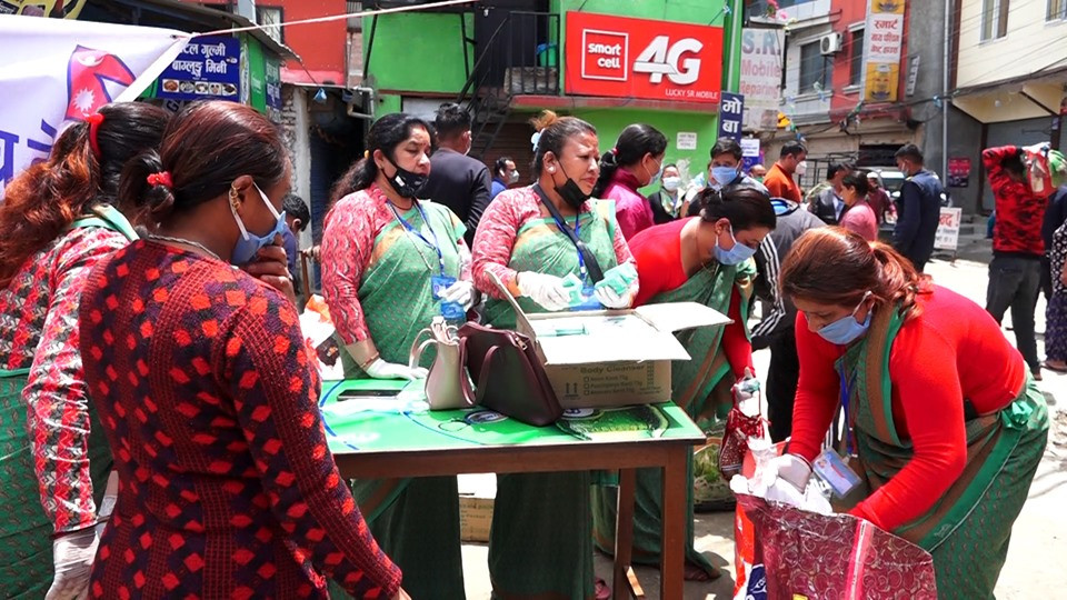 अपाङ्गता भएका व्यक्ति र सुत्केरीसहित ३ सय जनालाई राहत