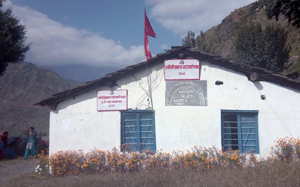 लकडाउनले समस्यामा परेकालाई अपिहिमाल गाउँपालिको नगद राहत