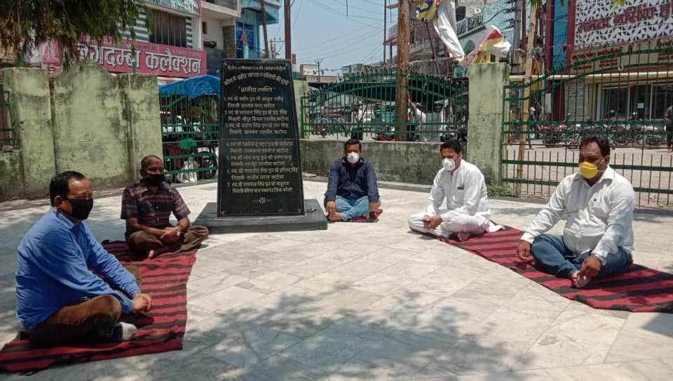 नेपालीको उद्धार गर्न माग राख्दै भारतीय नेता बसे धर्नामा   