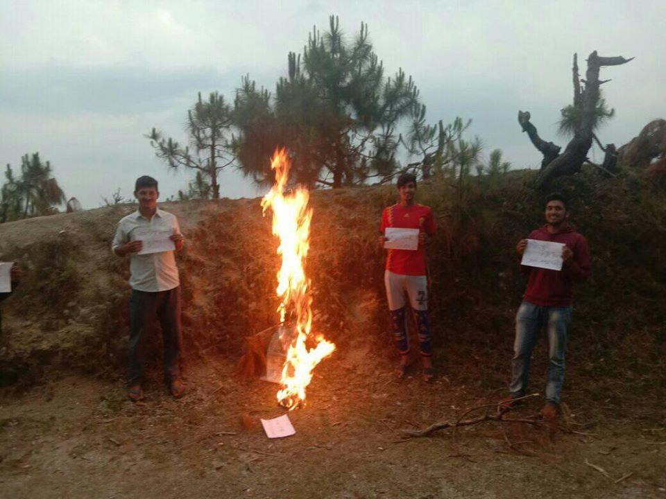 डडेल्धुरामा भारतीय प्रधानमन्त्री मोदीको पुत्ला दहन