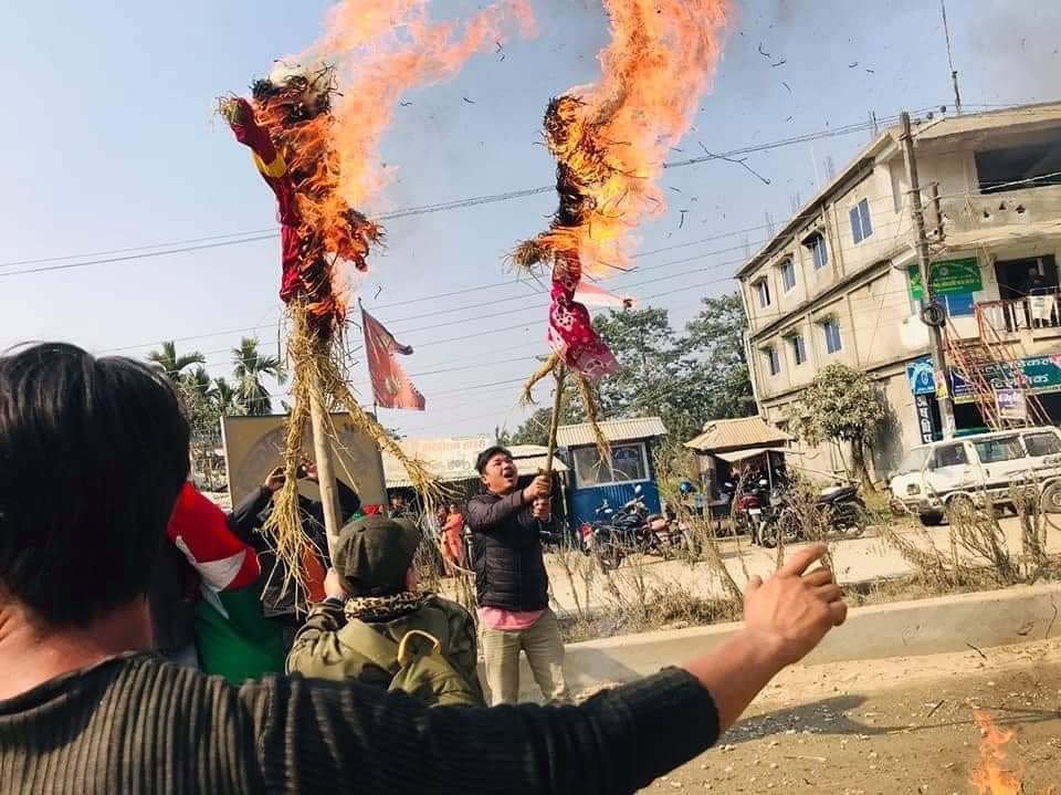 प्रतिनिधिसभा विघटनको विरोधमा सडकमा उत्रिए नागरिक, सुरक्षा निकाय ‘हाई अलर्ट’मा