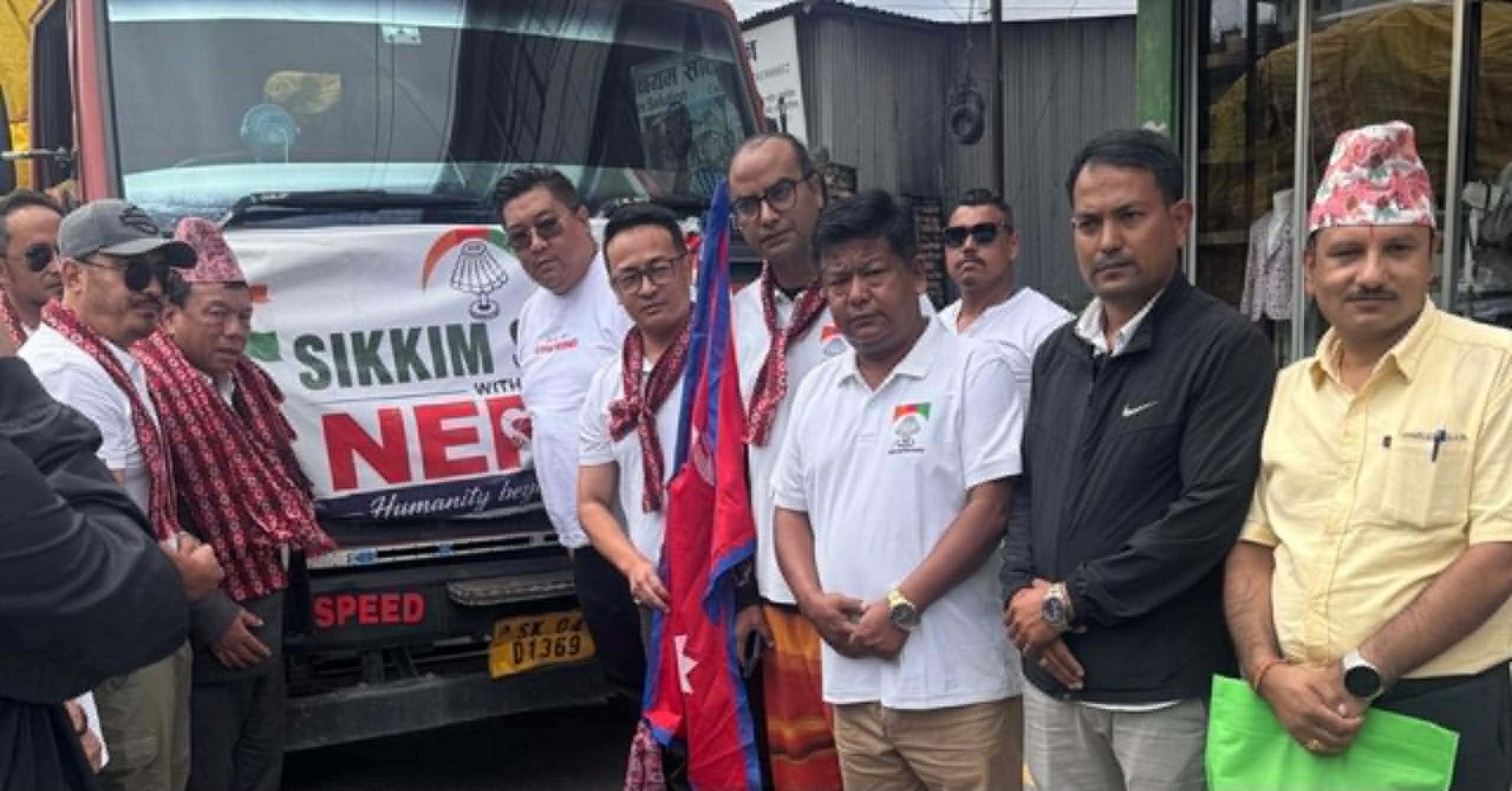 भोटेकोसी बाढीप्रभावितलाई सिक्किमबाट राहत, ३५ सदस्यीय स्वयंसेवक टोली नुवाकोटमा