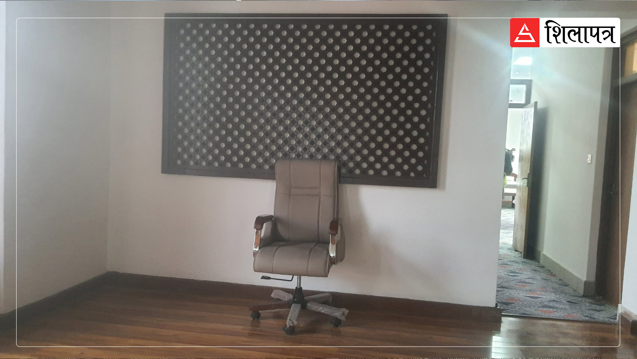नयाँ प्रधानमन्त्रीको कुर्सी तयार, यस्तो छ कार्यकक्ष (तस्वीरहरू)