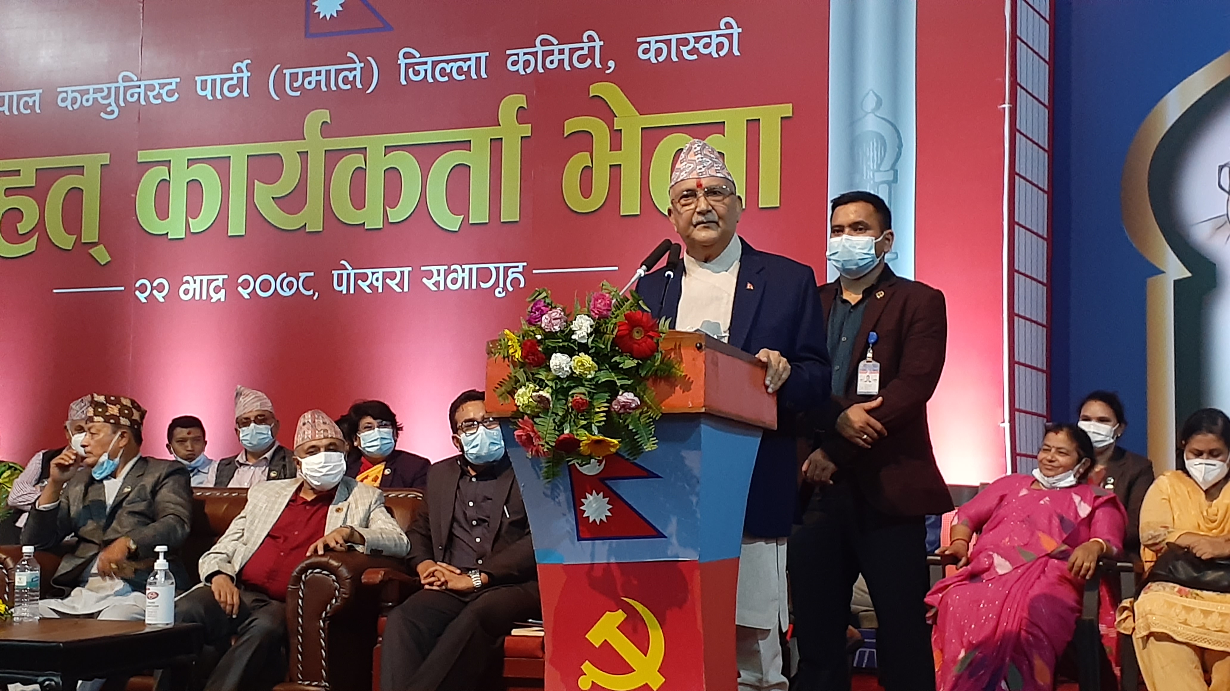 सरकारको आलोचना गर्दै ओलीले सोधे - हाम्रो भूमिमा किन हेलिकप्टर उडाएको भनेर सोधे हुन्‍न ?