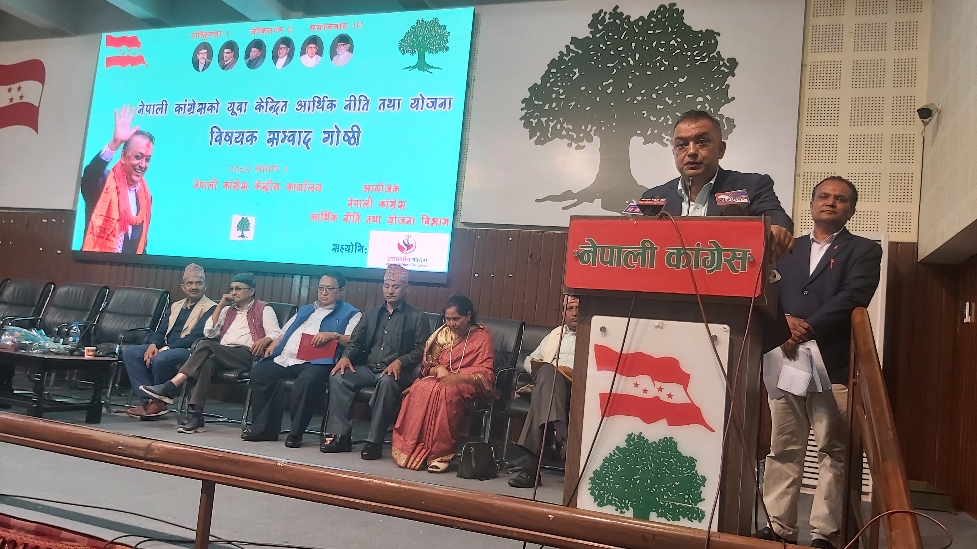देशभित्रका समस्या समाधान गर्न कांग्रेसले ध्यान दिनुपर्छ : गगन थापा