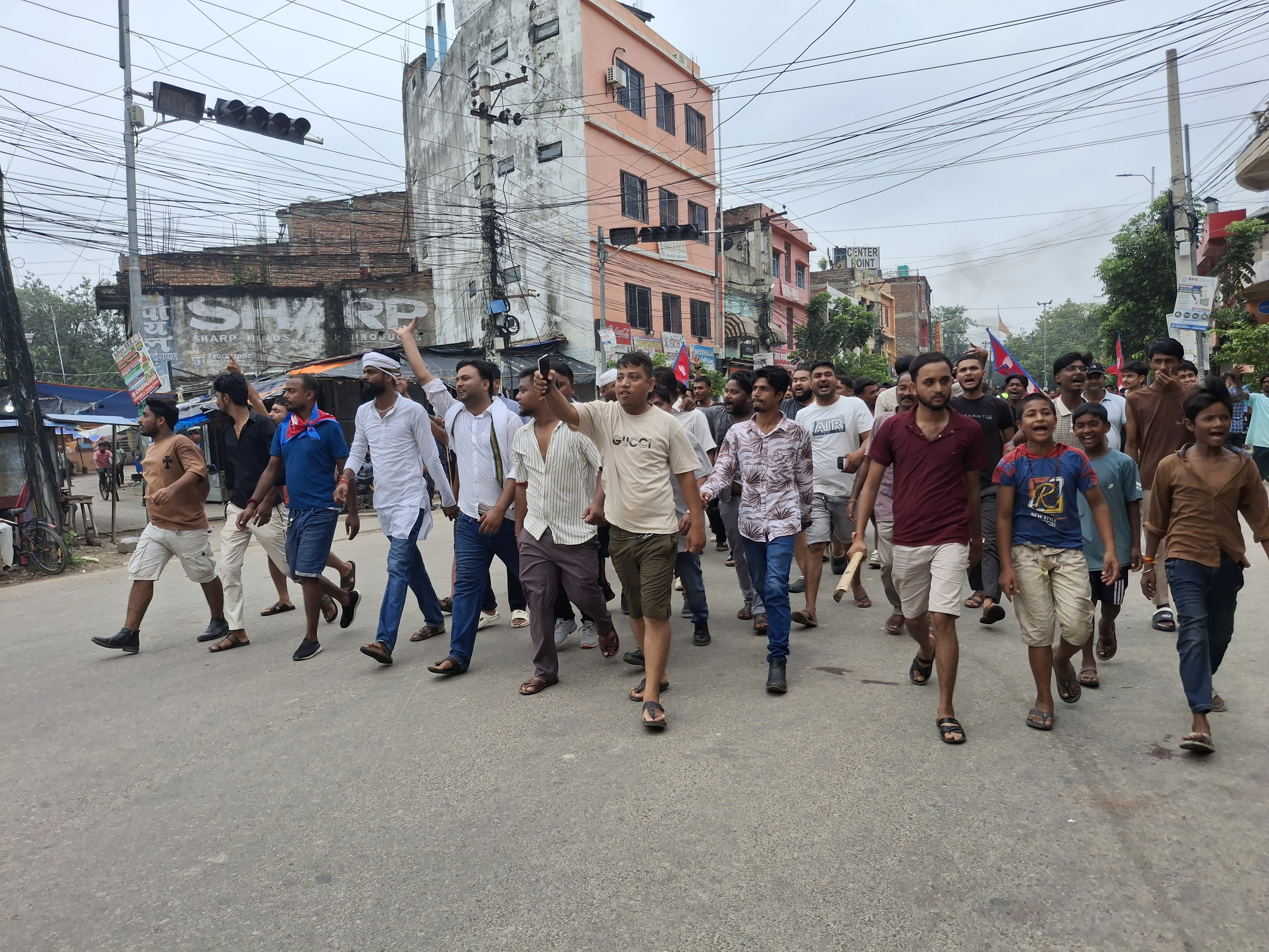 जेन–जी आन्दोलनले मधेश दिनभर तनावग्रस्त, मुख्यमन्त्री कार्यालयदेखि मन्त्री र सांसदका घरघरमा आगजनी