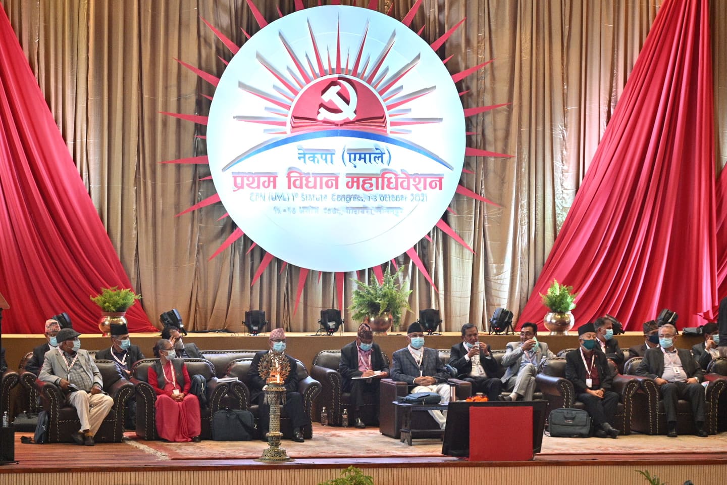 एमालेको पोलिटब्युरो खारेज गर्ने प्रस्ताव