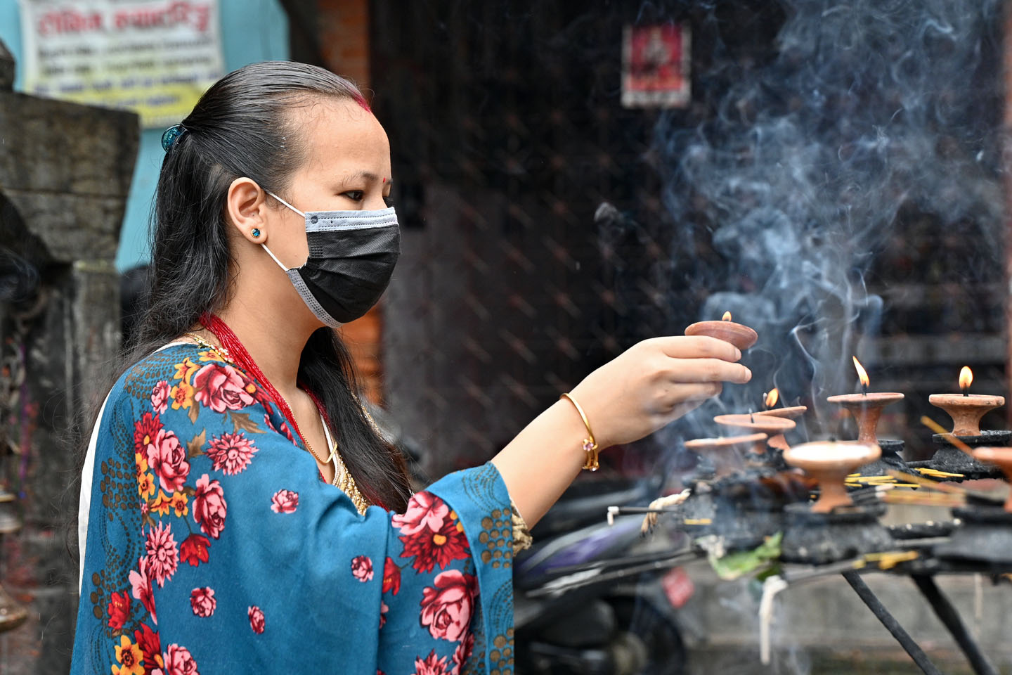 व्रत लिऔँ, कोरोना होइन, महामारीमा मन्दिर जानै पर्छ ?