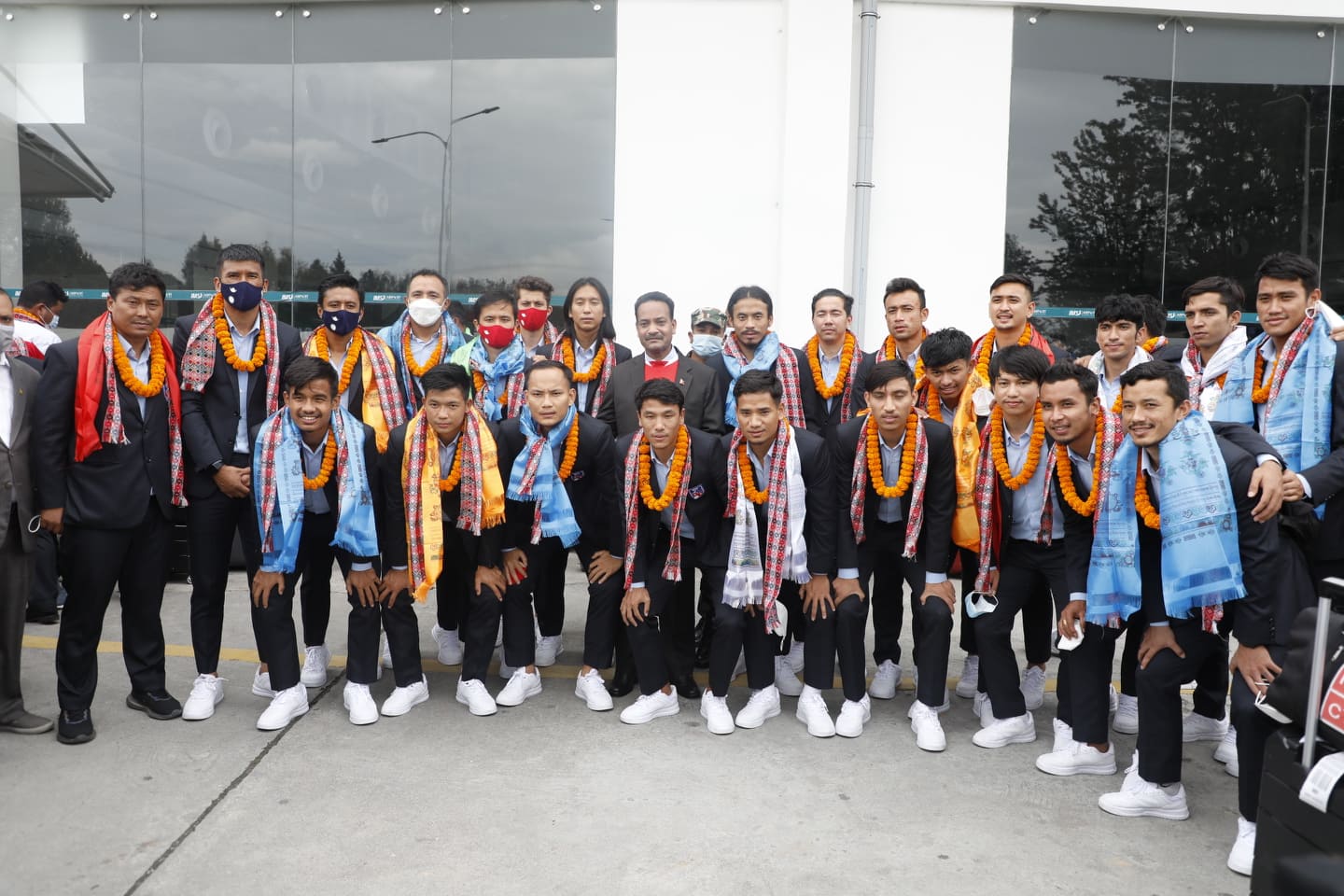 साफ उपविजेता बनेको नेपाली फुटबल टिमलाई खेलकुदमन्त्रीले गरे स्वागत