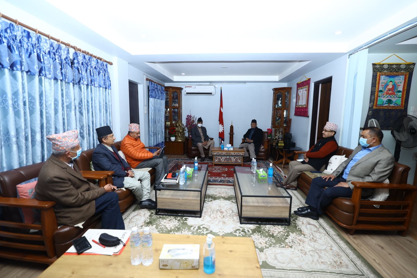 लोकतन्त्रका लागि लडेका दुई शक्ति मिलेर जानुपर्ने ओलीको प्रस्तावमा देउवा सहमत