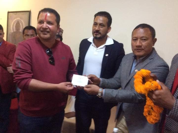 धुलिखेलमा एमालेबाट निर्वाचित वडाध्यक्ष कांग्रेस प्रवेश, गणेश लामाले गरे स्वागत