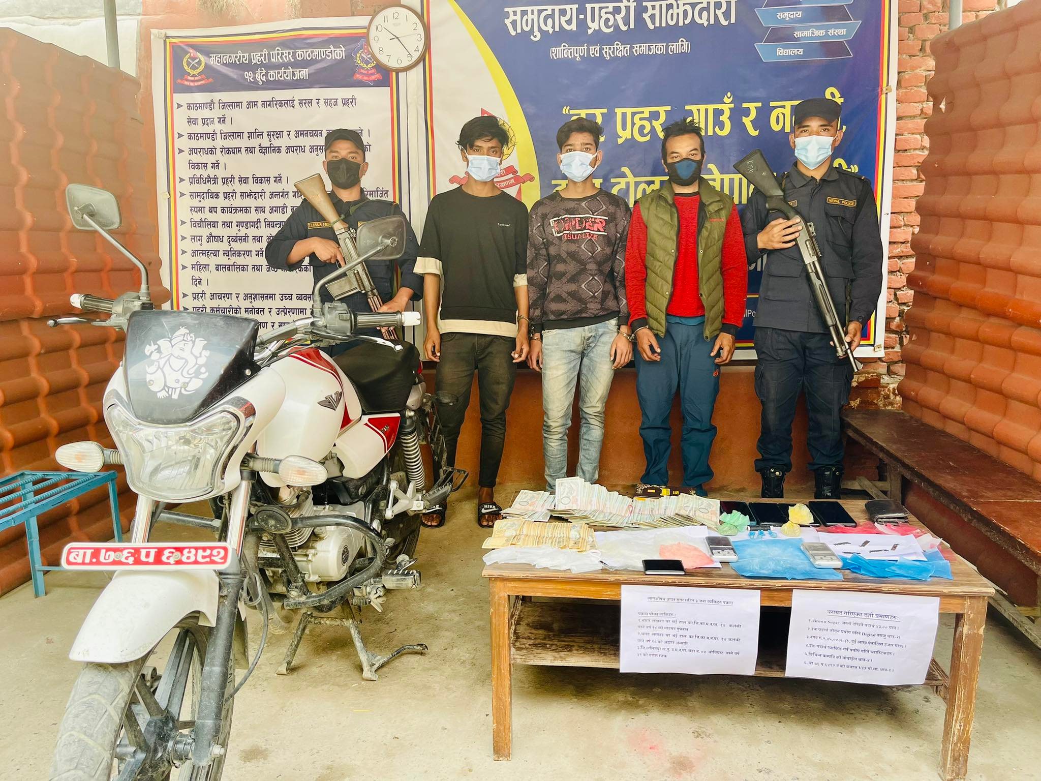 कालीमाटीबाट खैरो हेरोइनसहित तीन जना पक्राउ