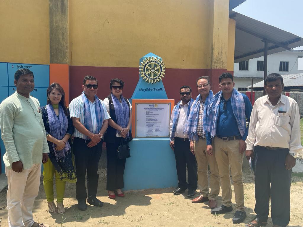 रोटरी क्लब अफ पाटन वेस्टद्वारा ह्यापी स्कुल प्रोजेक्ट अन्तर्गत शंकर माध्यमिक विद्यालयलाई सहयाेग