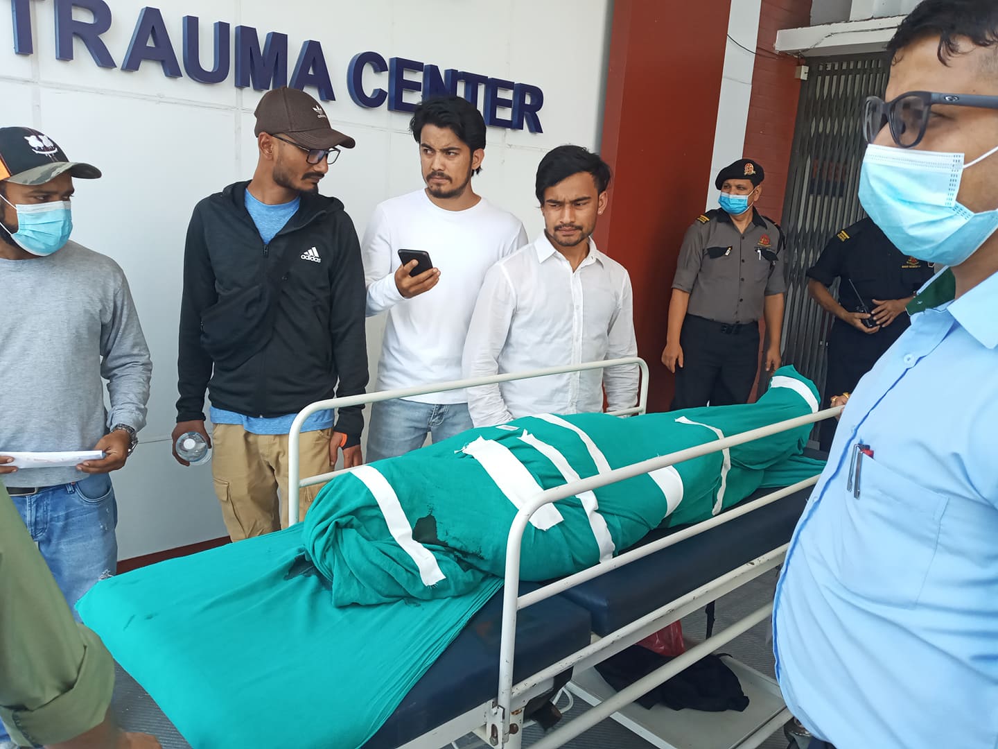 अनिल परियारको शव पोष्टमार्टका लागि भरतपुर अस्पताल लगियो