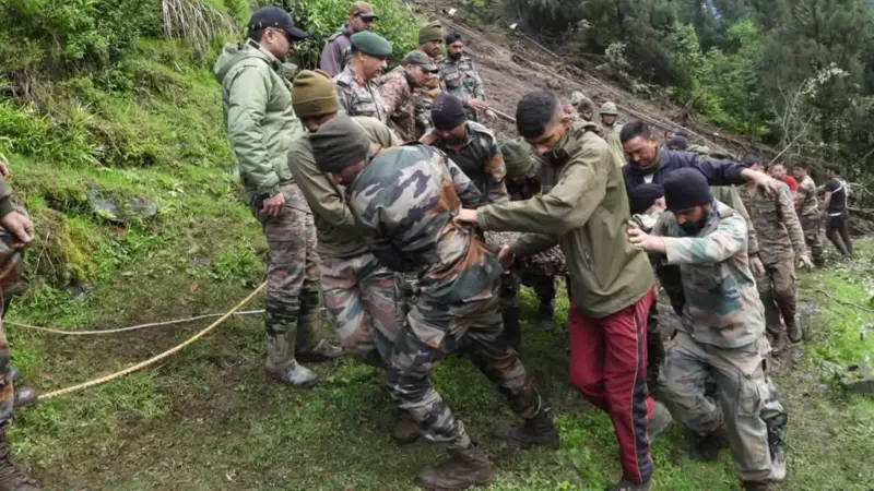 भारतमा पहिरोमा परी तीन सैनिकको मृत्यु, छ जना बेपत्ता