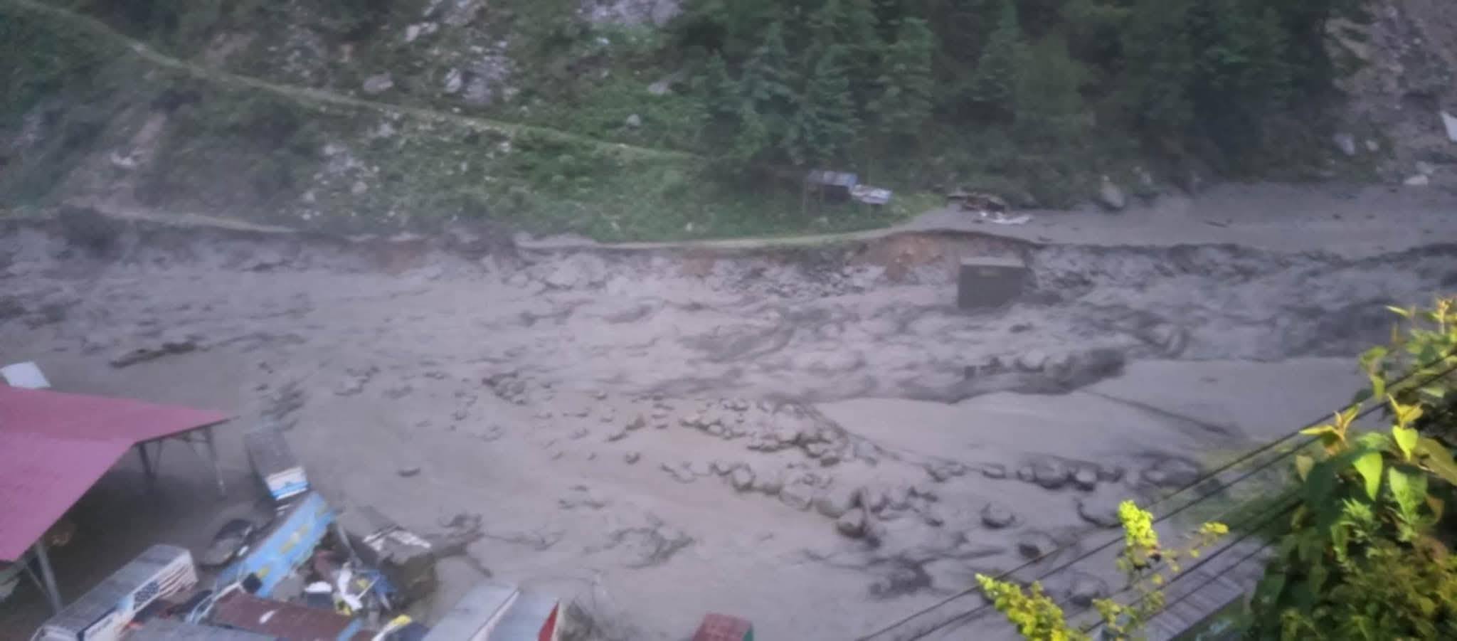 बाढीले रसुवागढी जलविद्युत्‌ आयोजनाको ड्याममा क्षति, कर्मचारीहरू उद्धारको पर्खाइमा