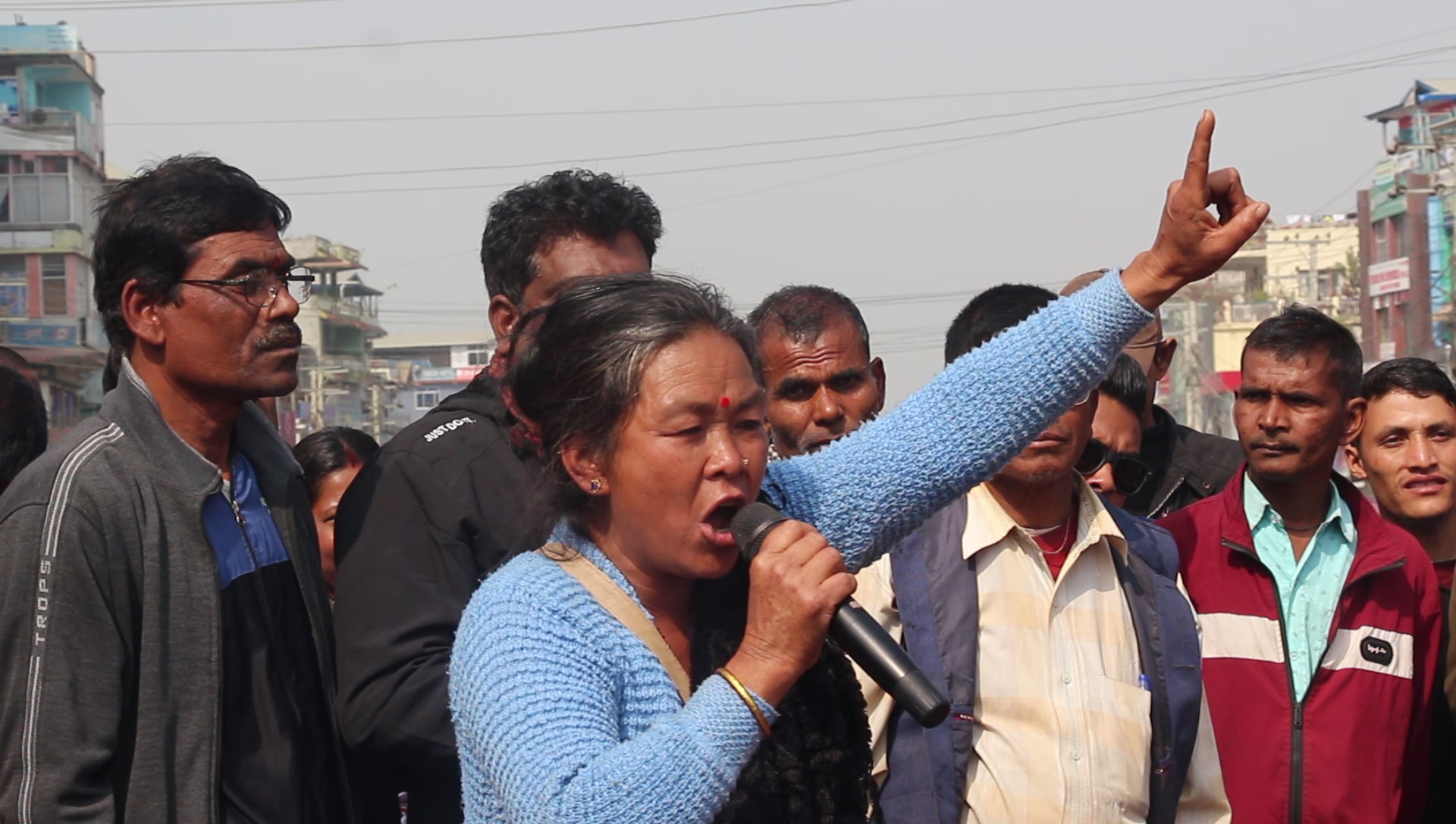 लघुवित्तविरुद्ध इटहरीमा आन्दोलन : ‘महिला मार्न पाइँदैन, लघुवित्त संस्था चाहिँदैन’