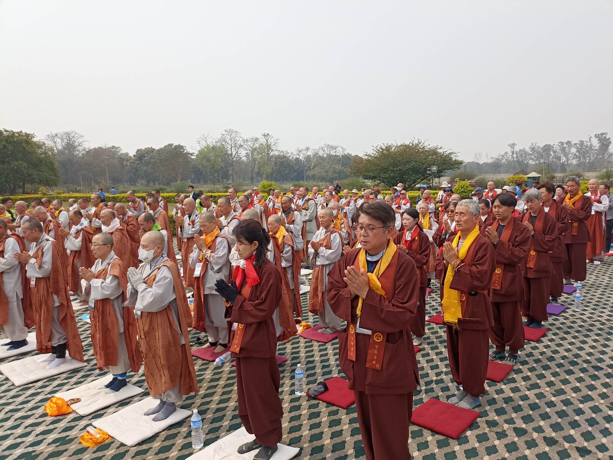 दक्षिण कोरियाका २ सय बौद्ध तीर्थयात्री लुम्बिनीमा 