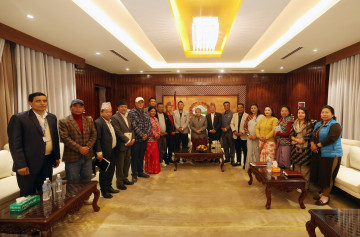 प्रधानमन्त्रीसँग काठमाडाैं उपत्यकाका मेयरहरूको छलफल, बालेन गएनन्