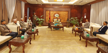 एमाले नेताले सोधे– हाम्राे अध्यक्षलाई स्थानहद तोकेर चुनाव हुन्छ ? प्रधानमन्त्रीले दिइनन् केही जवाफ