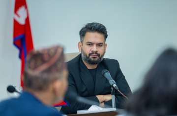 बागमती प्रदेशका सांसदहरूसँग छलफल गर्दै प्रधानमन्त्री शाह