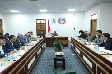 निर्वाचन आयोगलाई प्रधानमन्त्रीले सोधिन्– अन्तरजिल्ला मतदानको व्यवस्था गर्न कति सम्भव छ ?