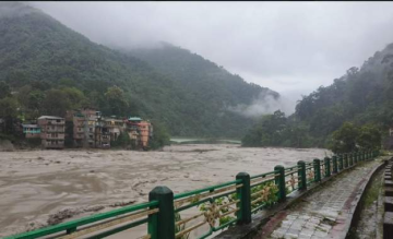 भारतकाे सिक्किममा अचानक आएको बाढीका कारण सेनाका २३ जवान बेपत्ता
