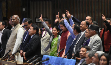 गृहमन्त्री लेखकको राजीनामा माग्दै जब विपक्षी दलका सांसदहरू नाराबाजीमा उत्रिए...