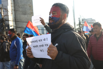 रविका मुद्दा फिर्ता लिने निर्णयविरुद्ध राष्ट्रिय युवा संघले गर्‍यो काठमाडौंमा विरोध प्रदर्शन (तस्वीरहरू)