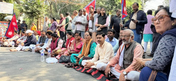 मधेश भवनअगाडि सात दलको  धर्ना आज पनि जारी