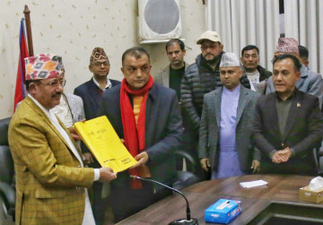 दुविधा हटाइदिन निर्वाचन आयोगलाई गगन थापाको अनुरोध 