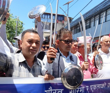 एमालेको गणतन्त्र उत्सवमा ढाल-तरबार प्रदर्शनबारे के भन्छन् लेखराज ?