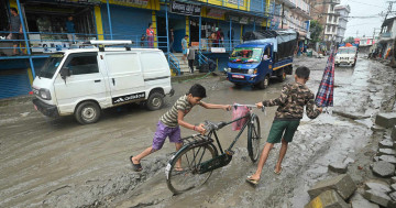 भारी वर्षापछि काठमाडाैंमा बाढी, जनजीवन प्रभावित (फाेटाे फिचर)