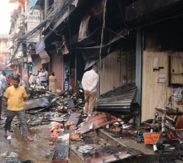 नारायणगढको चारतले भवनमा आगलागी, राति लागेकाे आगाे बिहान मात्र नियन्त्रणमा