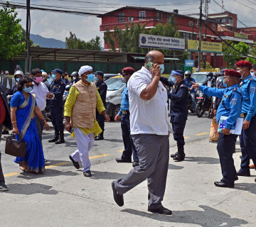 विपक्षी गठबन्धनका १३९ सांसद सर्वोच्चमा उपस्थित, ७ जनाले प्रतिनिधि पठाए 