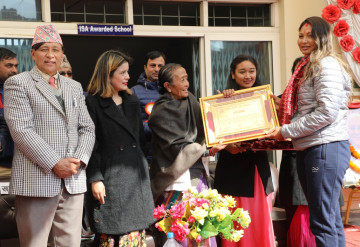 राष्ट्रिय भलिबल खेलाडी रेश्मा सम्मानित