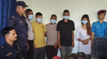 पत्रकार हुँ भन्थे, कोठामा भेटियो नोट छाप्ने मेसिन