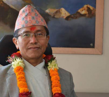 अख्तियारका प्रमखु आयुक्त र आयुक्तको पदभार ग्रहण सवा १२ बजे 