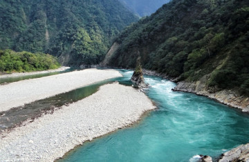 त्रिशूली नदीकाे संरक्षण गर्न माग